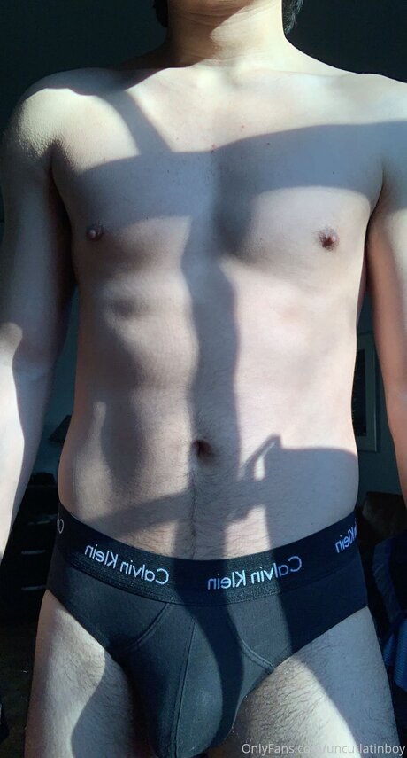 Uncutlatinboy 無料のポルノスター ギャラリー