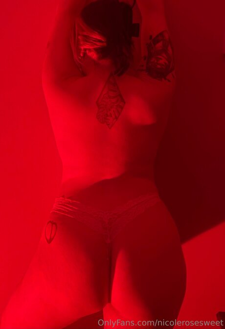 Nicolerosesweet エロティックなスター 写真