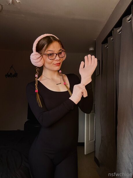 Nsfw Chloe ヌードスター 画像