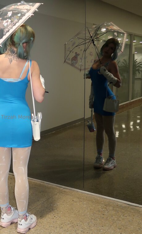 カムフィートオンリーファンズ セクシー裸 画像