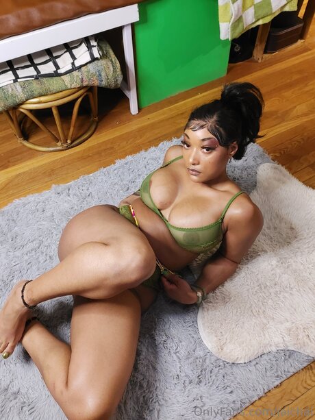 Jaichai エロティックなスター 写真