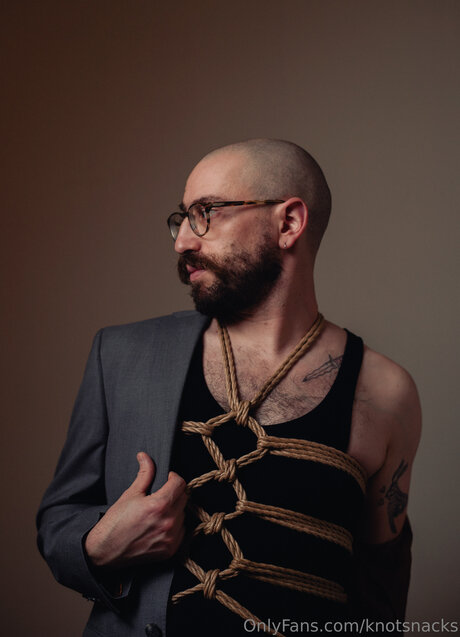 ぽっちゃりブルネットオンリーファンズ セクシー裸 写真