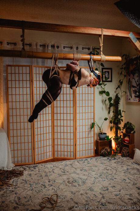 Knotsnacks アダルトモデル 画像