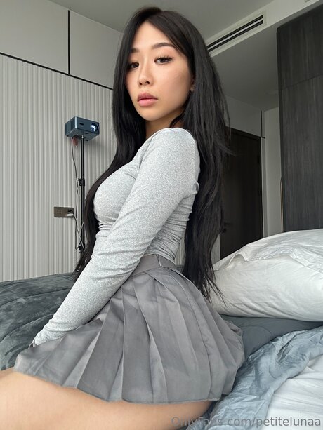 Petitelunaa 無料のポルノスター 画像