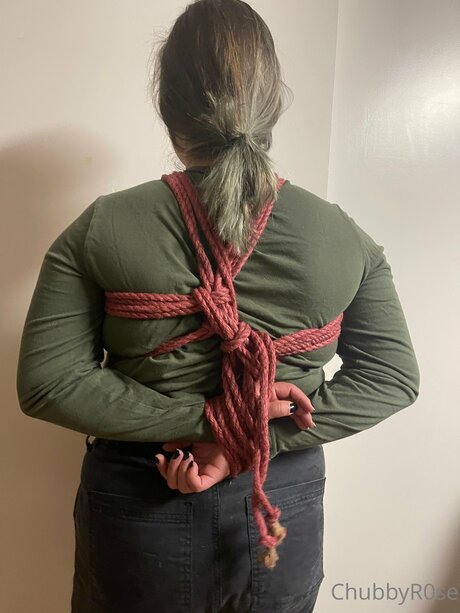 男性TikTokスターオンリーファンズ セクシーヌード 写真