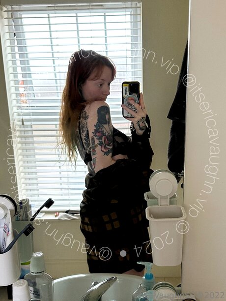 赤毛の痩せたオンリーファンズ ポルノ 画像