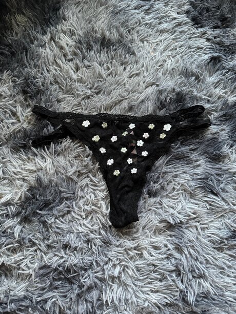 セクシーなブルネットのオンリーファンズ えろた 画像