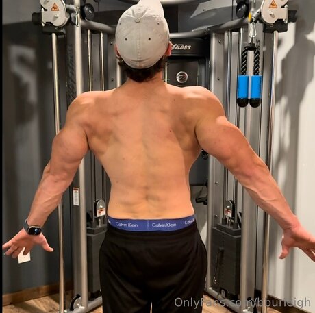 曲線美のxxx オンリーファンズ ホット裸 写真