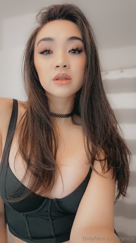 Rahice エロティックなポルノスター 写真