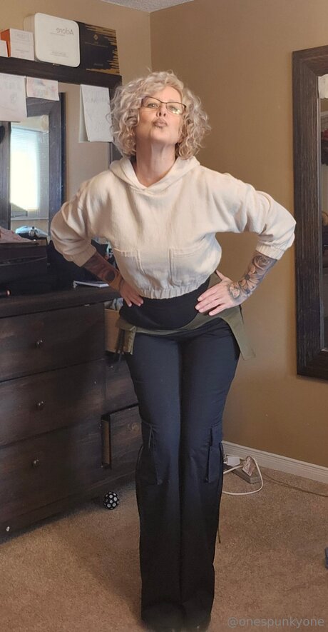 Onespunkyone 高品質モデル 画像