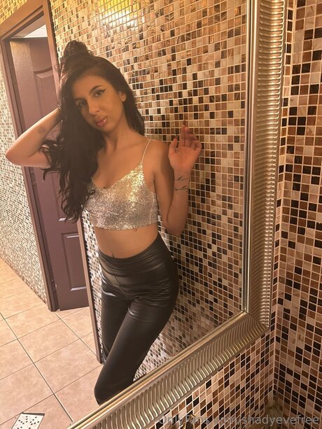 中出しプリンセスオンリーファンズ エロチック 写真