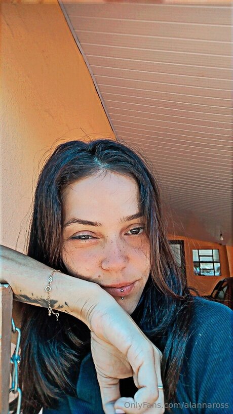Alannaross ポルノ女優 アーカイブ