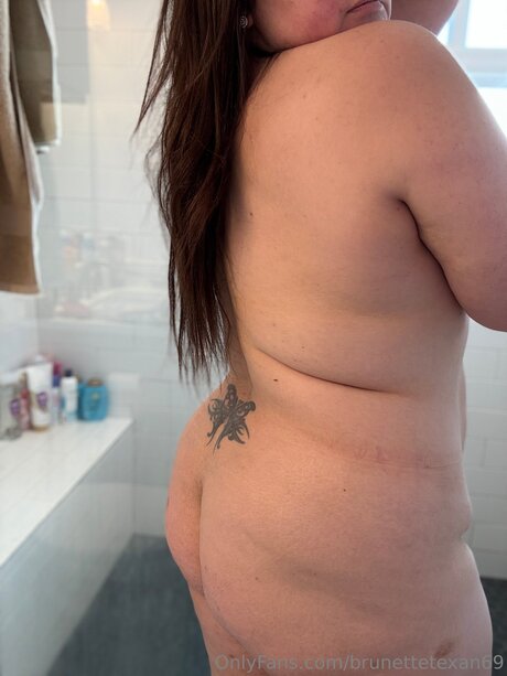 ノーパンオンリーファンズ 無料 画像