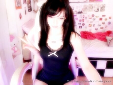 ティーンウェブカメラオンリーファンズ セクシー 写真