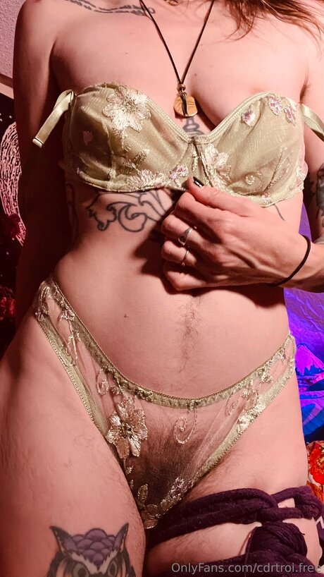 ワークアウト オンリーファンズ アートヌード 写真