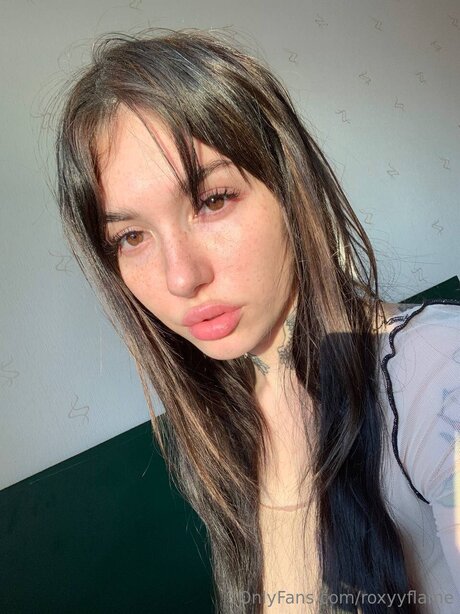 Roxyyflame 完璧なモデル 写真