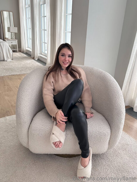 Roxyyflame ヌードモデル 画像