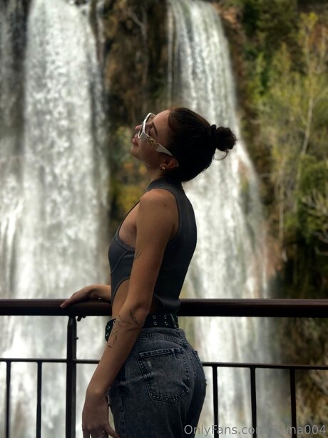 2luna004 モデル 画像