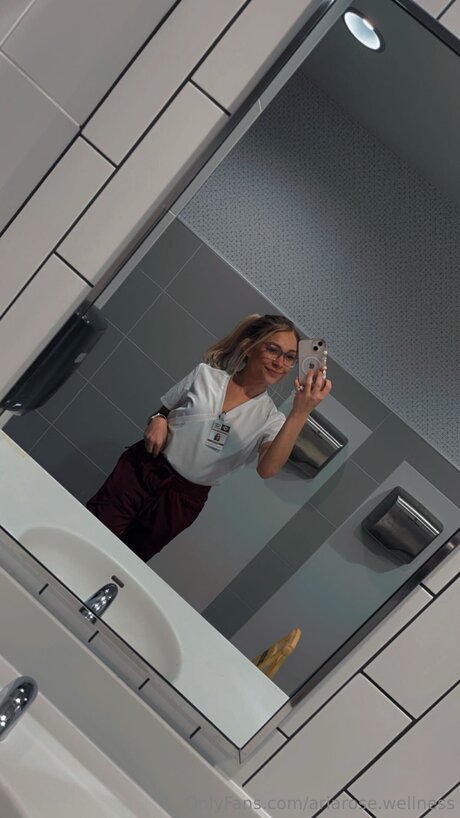 Ariarose Wellness ヌードスター 写真