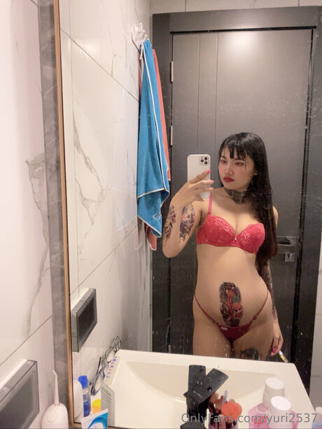 Yuri2537 セクシーなスター 写真