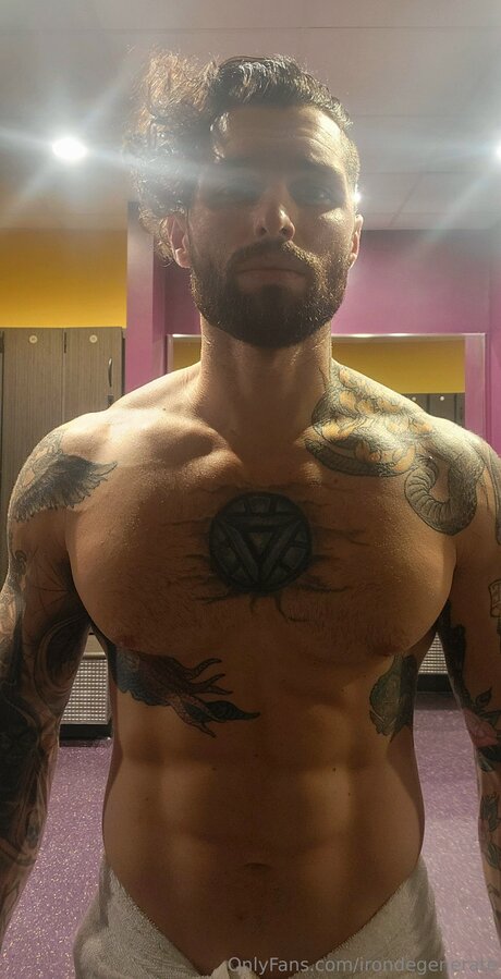 フィットネスアナルオンリーファンズ ポルノ 画像