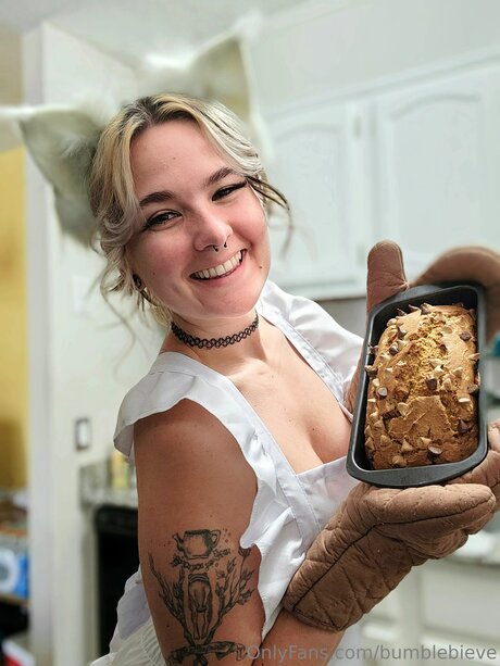 Bumblebieve ポルノ女優 画像