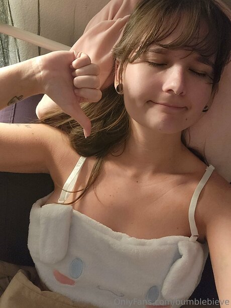 Bumblebieve セックスポルノスター 写真