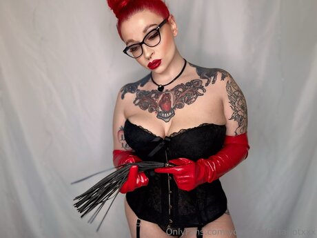 Yourscarletharlotxxx 美しいモデル 画像