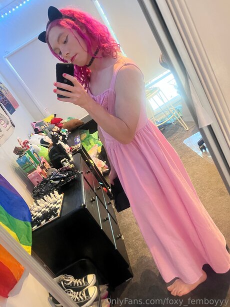 Foxy Femboyyy 裸のポルノスター 画像