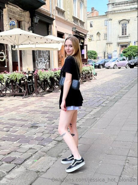 Jessica Hot Blonde XXXモデル 画像