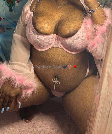 ニューハーフの乗馬オンリーファンズ ホットヌード 写真