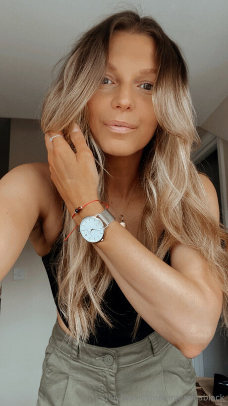 裸のアジア人オンリーファンズ ポルノ 画像