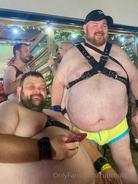 巨乳で小柄なオンリーファンズ アダルト ギャラリー