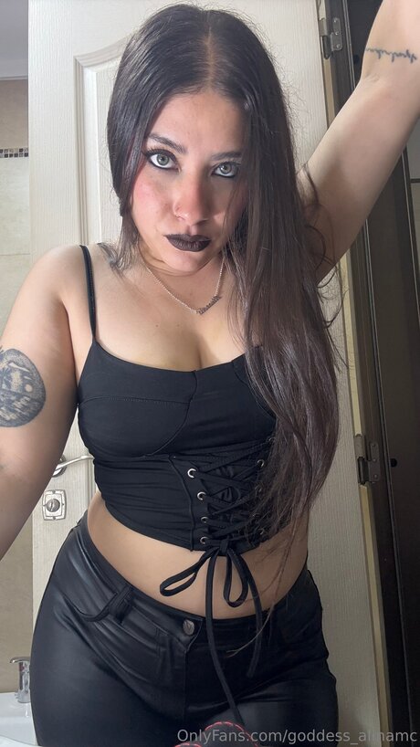 Goddess Alinamc ポルノモデル 画像