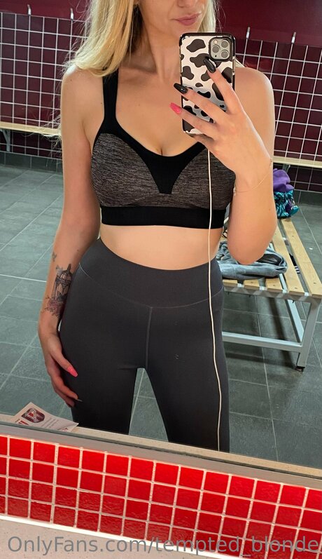 Tempted Blonde エロティック女優 写真