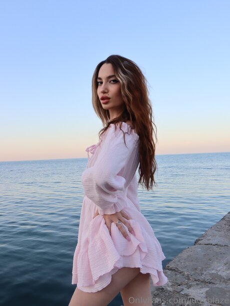 Judyblaze 裸のスター 写真