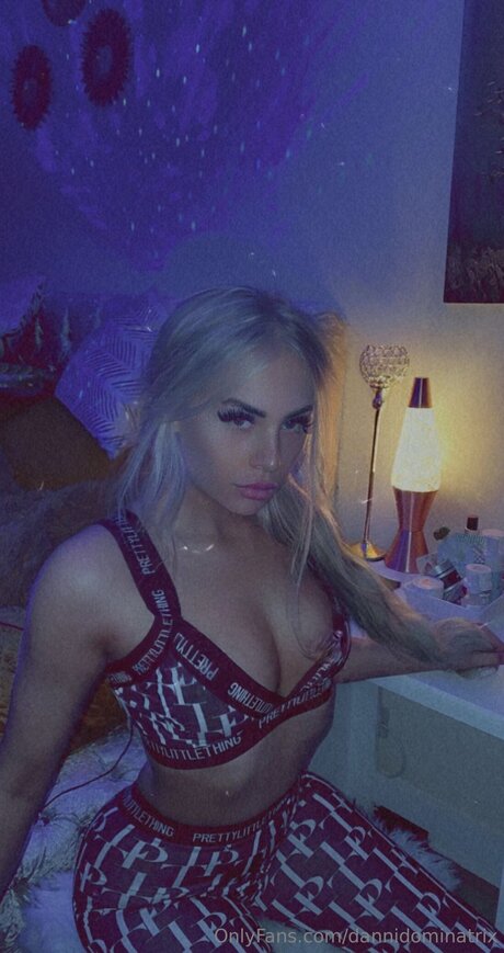 Dannidominatrix 裸モデル 写真