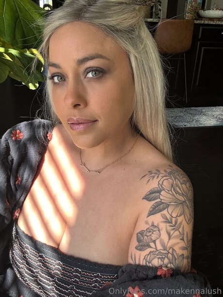 Makennalush 美しいモデル 写真