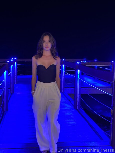 Shine Inessa 高品質モデル 画像