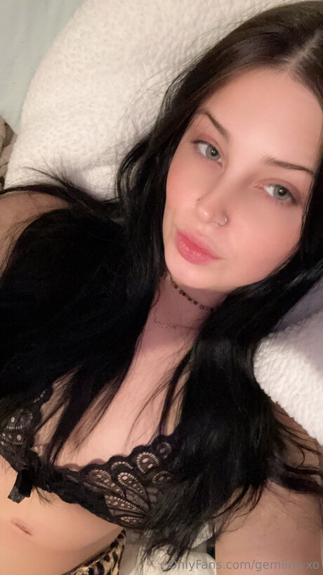 Gemiinii Xo ポルノ女優 写真