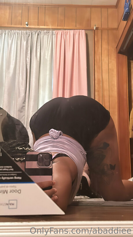 Abaddiee セクシーなスター 画像