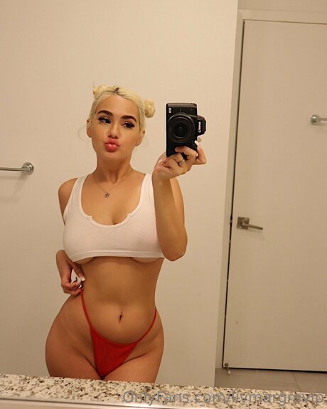 Oliviasnoww69 ポルノスター 可愛い 写真