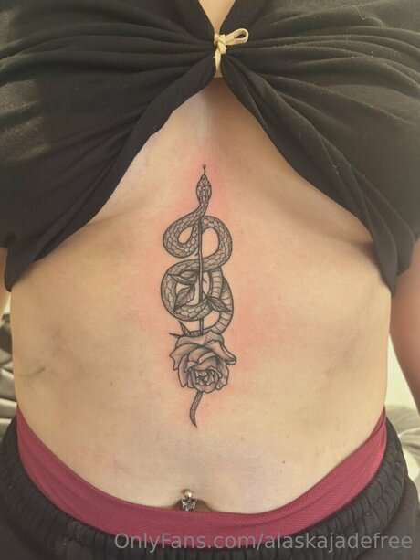 ぽっちゃりティーンオンリーファンズ トップ 写真