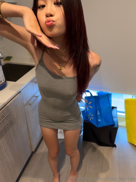 キティ・ウェット・オンリーファンズ 無料xxx 写真