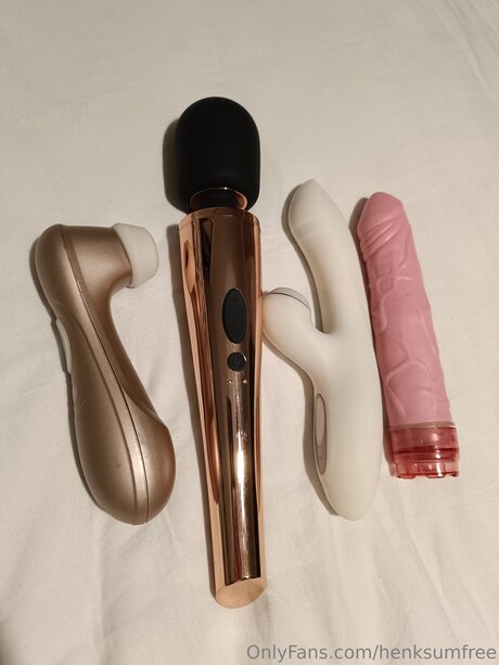 オイルを塗った巨乳オンリーファンズ セクシー ギャラリー