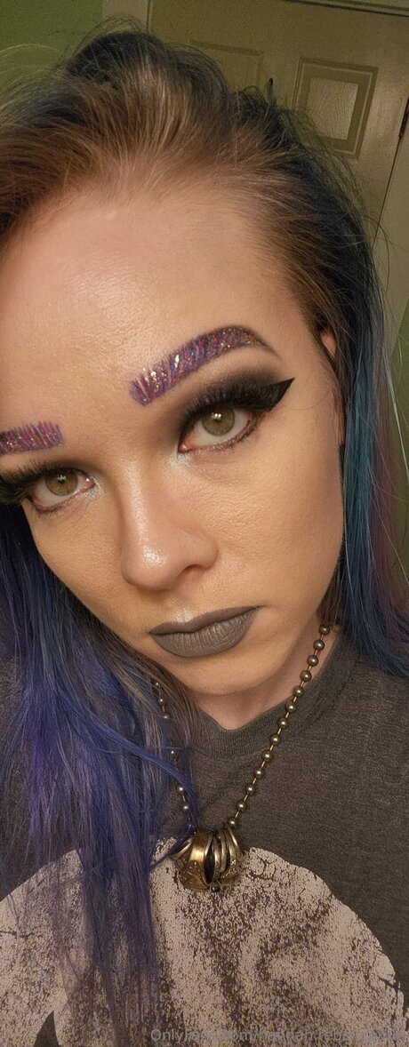 Hannah Rebel Corvin XXXモデル 写真