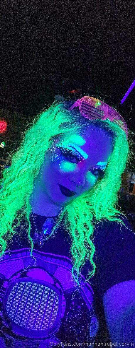 Hannah Rebel Corvin ポルノモデル 写真