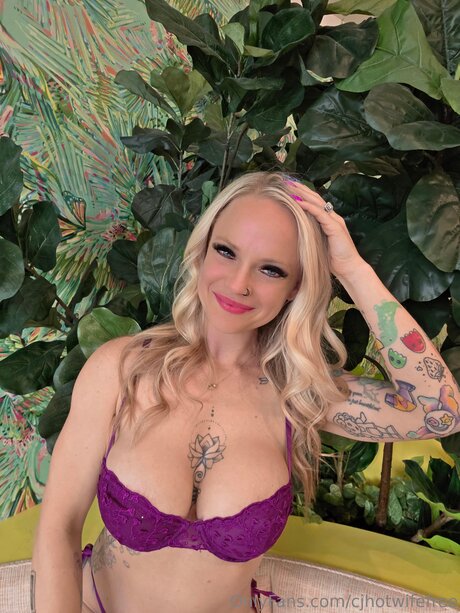 熟女の足オンリーファンズ ポルノ 画像