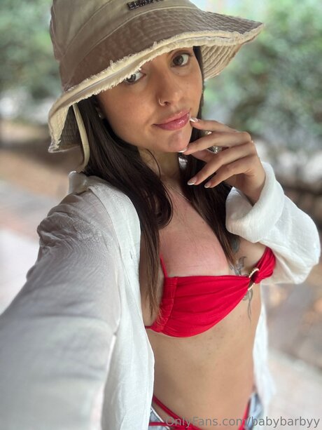 Babybarbyy ホットなポルノスター 写真