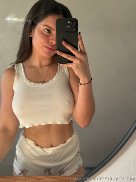 Babybarbyy エロティックモデル 写真